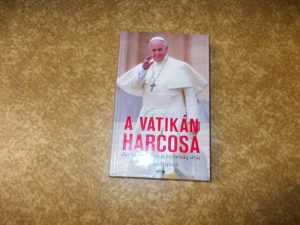A vatikán harcosa -Ferenc pápa és a bátorság útja használt könyv kép #01