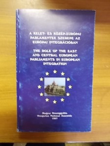 A kelet- és közép-európai parlamentek szerepe az európai integrációban használt könyv kép #01